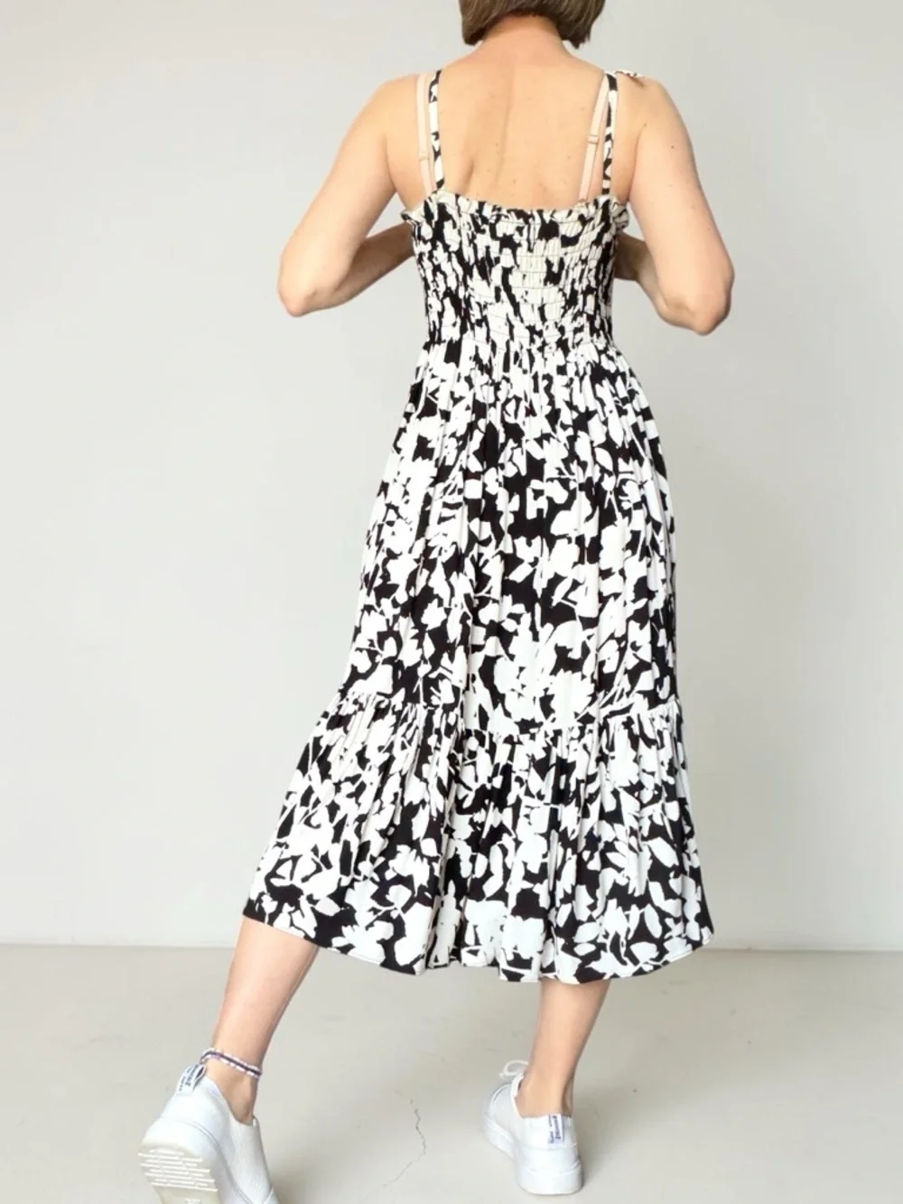 Kate Spade Black and White Crepe Floral Smocked Midi Dress Tiered Strappy Sz 10